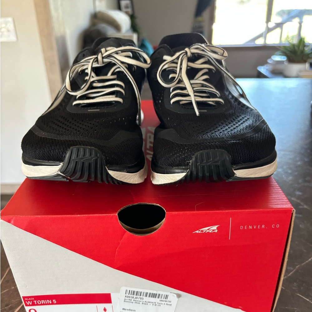 EUC Women’s Size 9 Altra Torin 5 Shoes.